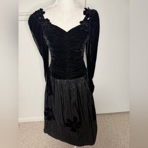 Rickie Freeman Teri Jon Vintage Elegant Black Velvet Dress Floral Accents size 8